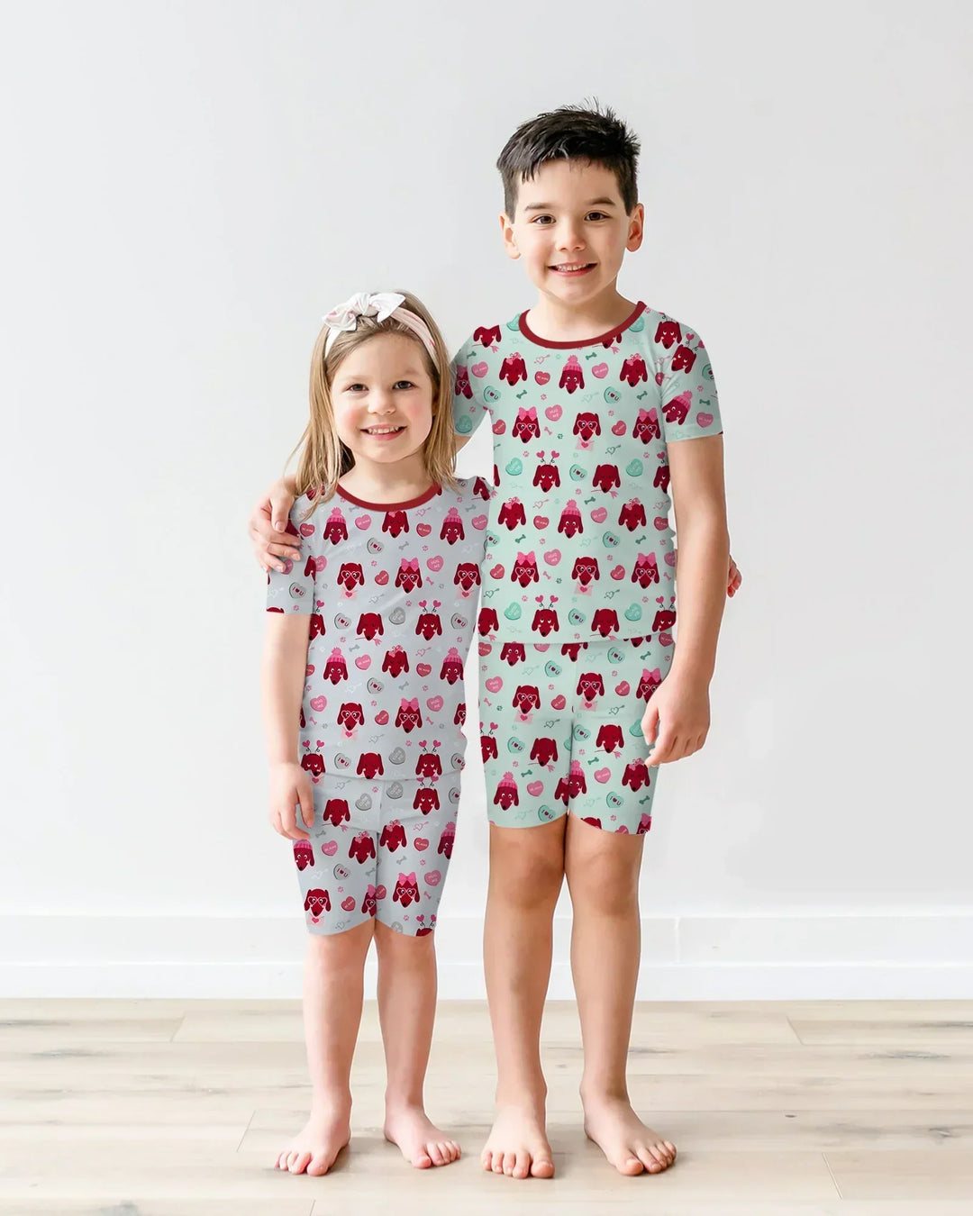 Template Zweiteiliges Pyjama-Set mit kurzen Ärmeln und Shorts