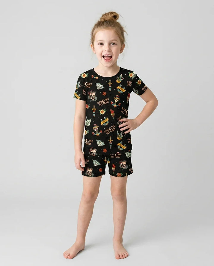 Template Zweiteiliges Pyjama-Set mit kurzen Ärmeln und Shorts