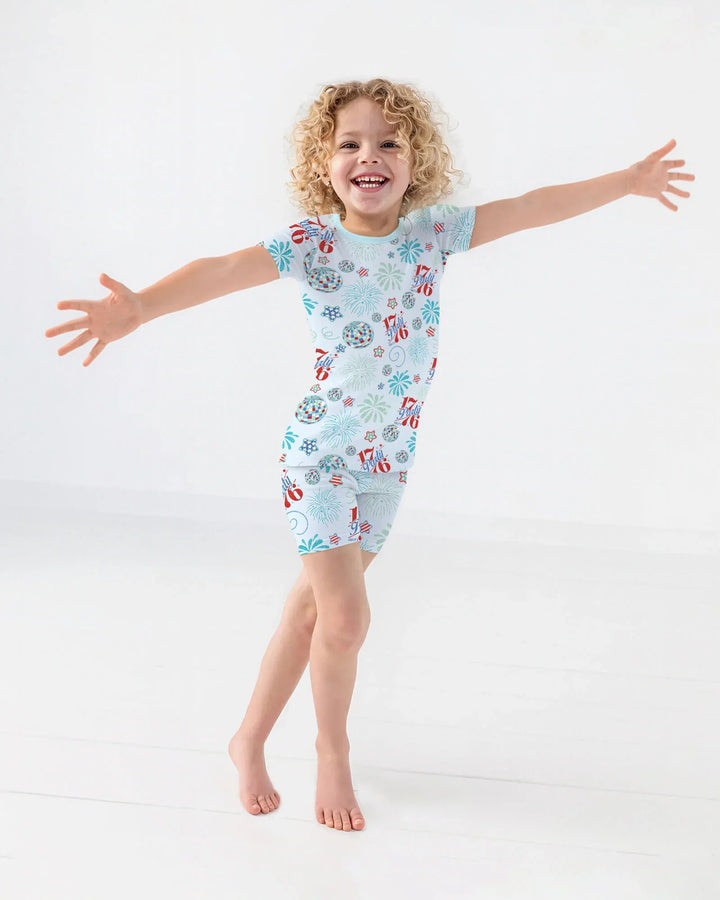 Template Zweiteiliges Pyjama-Set mit kurzen Ärmeln und Shorts