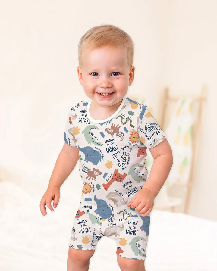 Template Zweiteiliges Pyjama-Set mit kurzen Ärmeln und Shorts