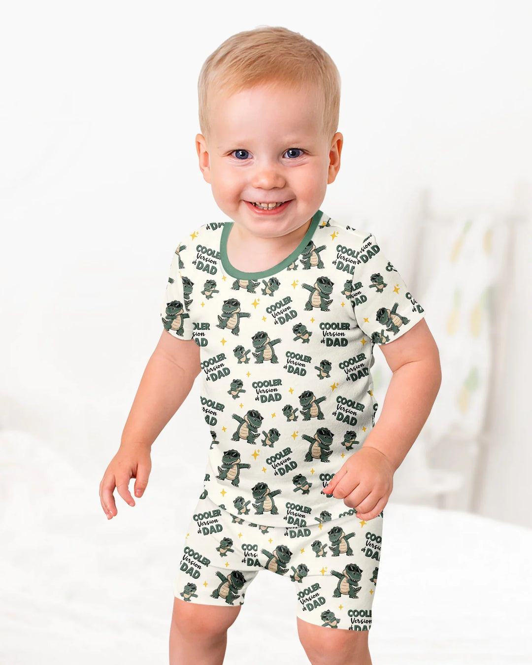 Zweiteiliges Pyjama-Set mit kurzen Ärmeln und Shorts im Sommer-Design