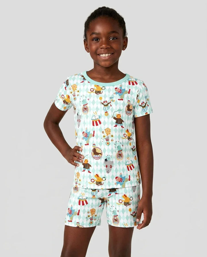 Template Zweiteiliges Pyjama-Set mit kurzen Ärmeln und Shorts