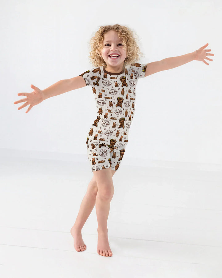 Template Zweiteiliges Pyjama-Set mit kurzen Ärmeln und Shorts