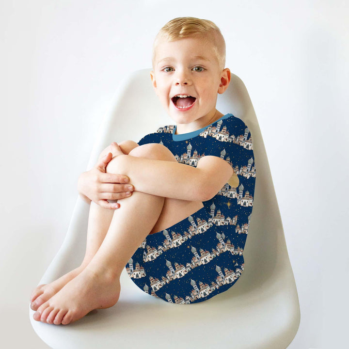 Template Zweiteiliges Pyjama-Set mit kurzen Ärmeln und Shorts