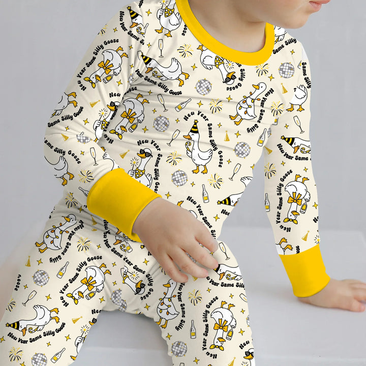 Zweiteiliges Langarm-Pyjama-Set mit Sommerfrüchten