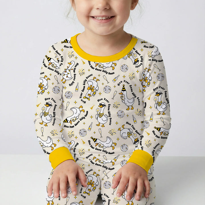 Zweiteiliges Langarm-Pyjama-Set mit Sommerfrüchten
