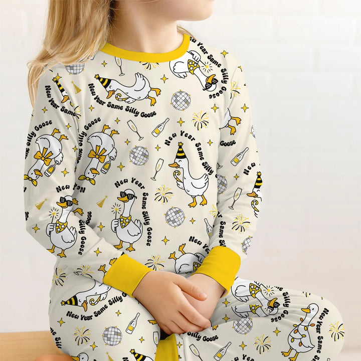 Zweiteiliges Langarm-Pyjama-Set mit Sommerfrüchten