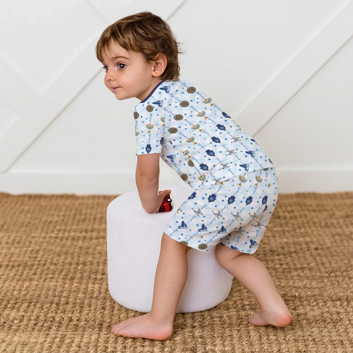 Template Zweiteiliges Pyjama-Set mit kurzen Ärmeln und Shorts