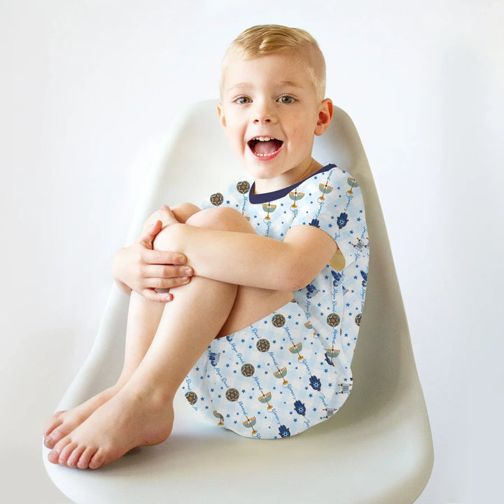 Template Zweiteiliges Pyjama-Set mit kurzen Ärmeln und Shorts