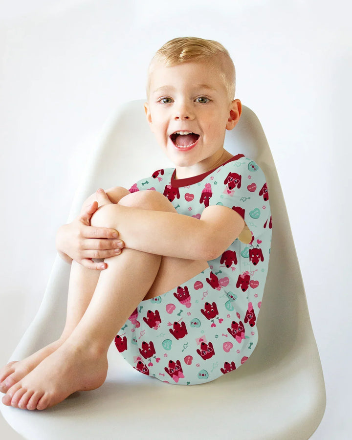 Template Zweiteiliges Pyjama-Set mit kurzen Ärmeln und Shorts