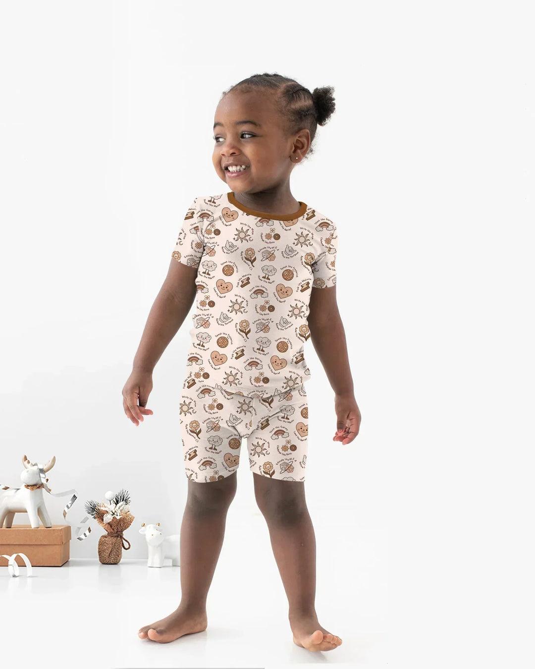 Template Zweiteiliges Pyjama-Set mit kurzen Ärmeln und Shorts