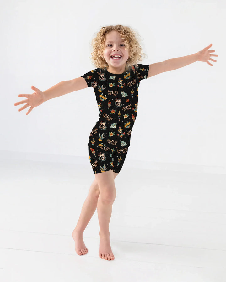 Template Zweiteiliges Pyjama-Set mit kurzen Ärmeln und Shorts