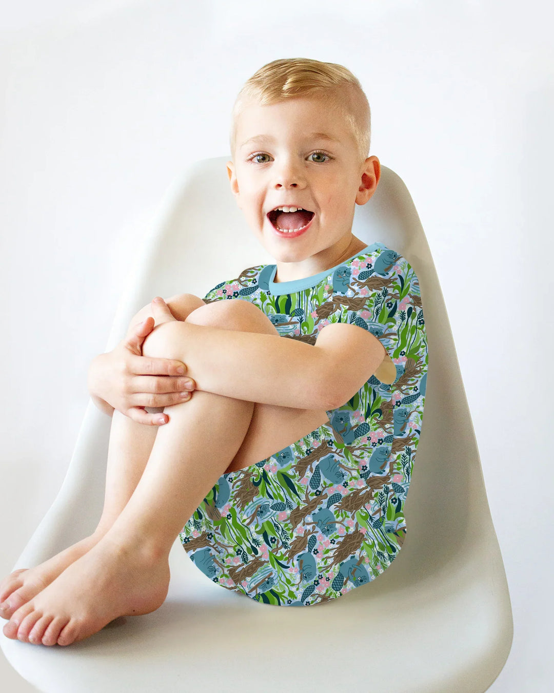 Template Zweiteiliges Pyjama-Set mit kurzen Ärmeln und Shorts