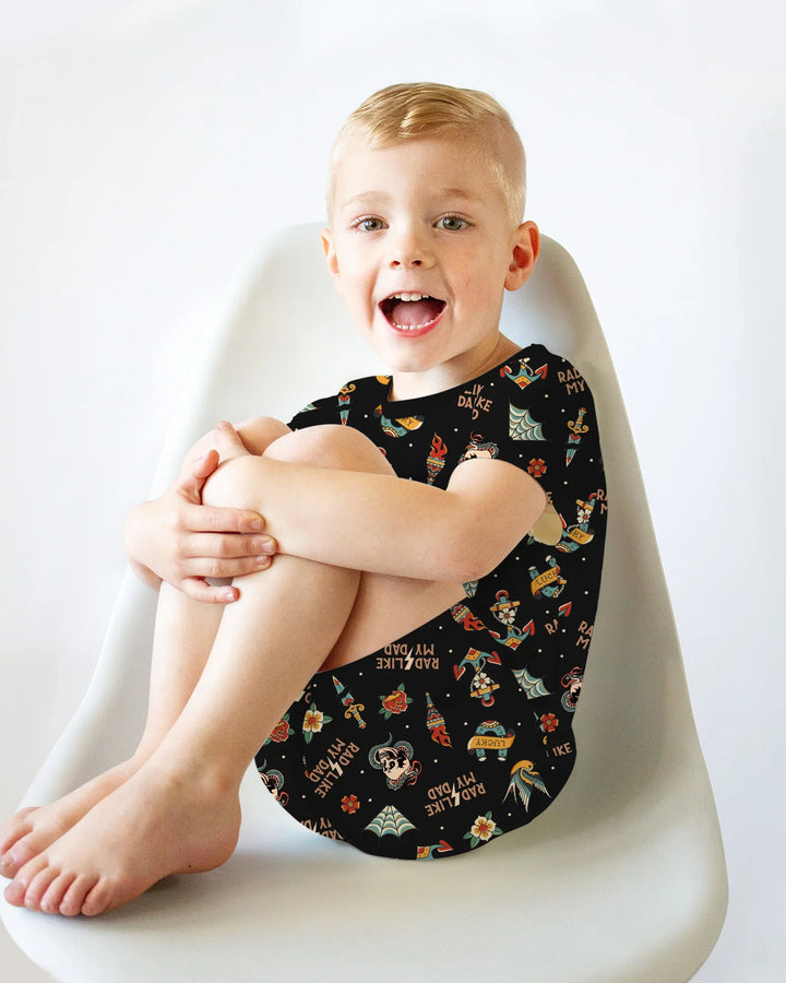 Template Zweiteiliges Pyjama-Set mit kurzen Ärmeln und Shorts