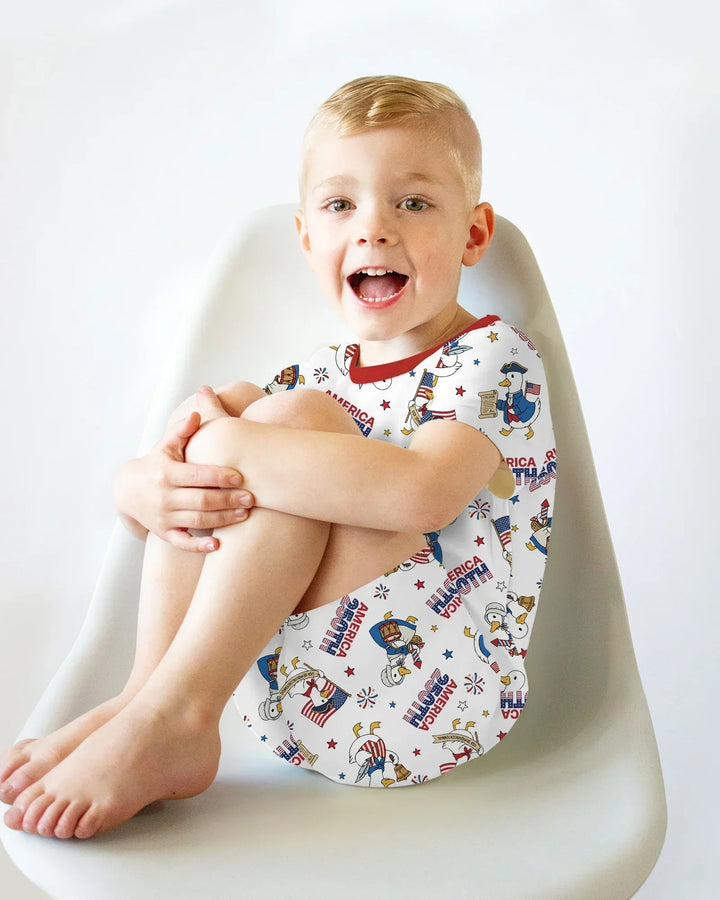 Template Zweiteiliges Pyjama-Set mit kurzen Ärmeln und Shorts