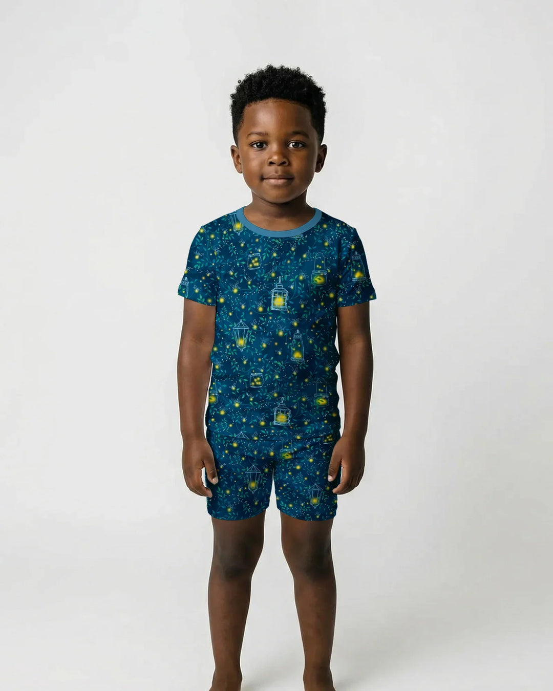 Template Zweiteiliges Pyjama-Set mit kurzen Ärmeln und Shorts