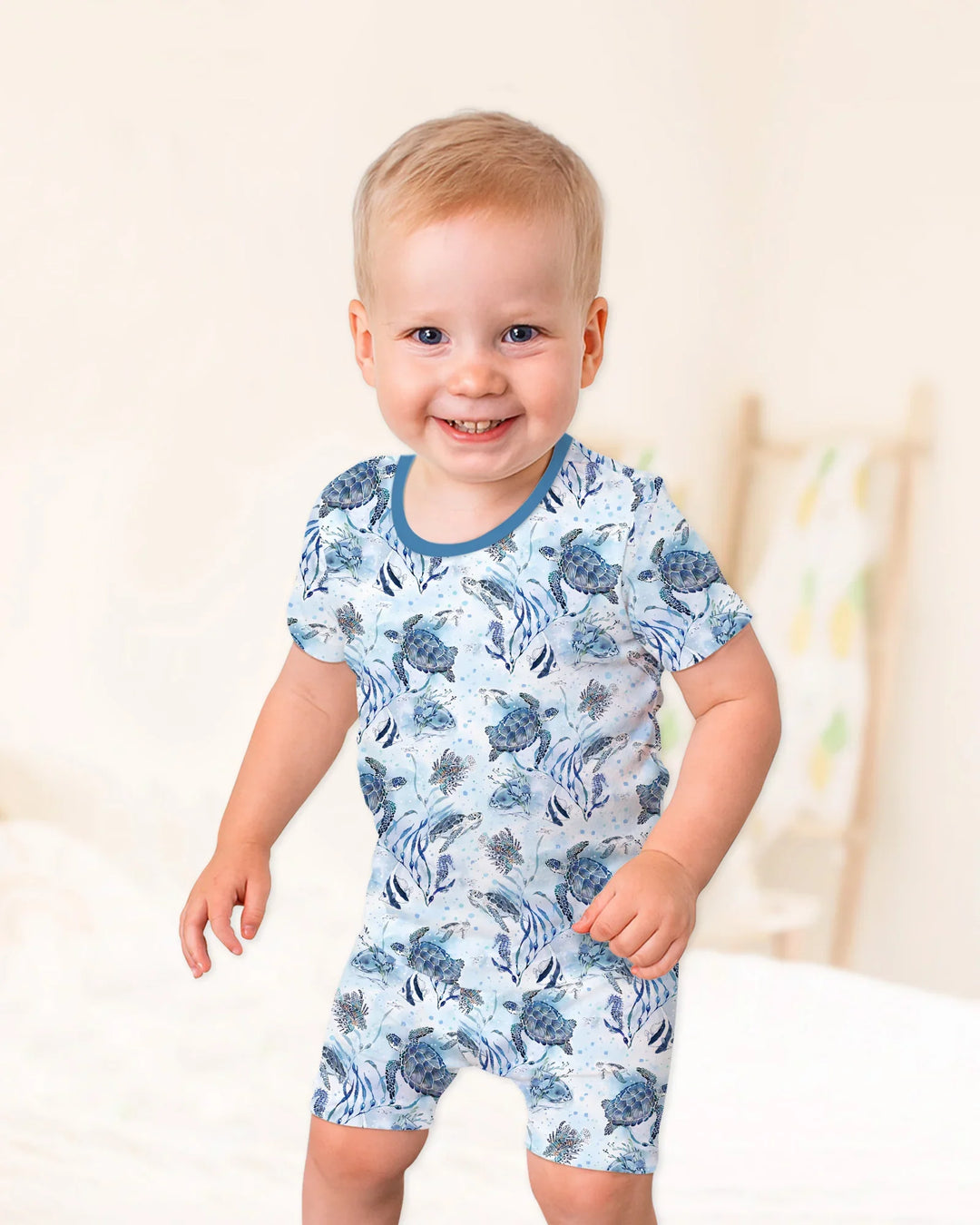 Zweiteiliges Pyjama-Set mit kurzen Ärmeln und Shorts im Sommer-Design