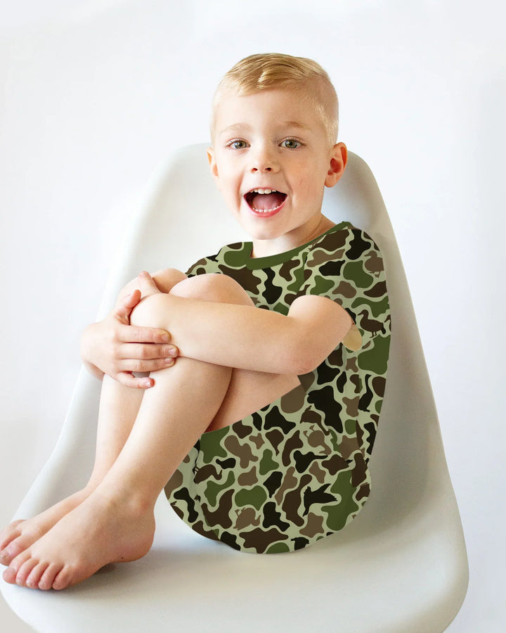 Template Zweiteiliges Pyjama-Set mit kurzen Ärmeln und Shorts