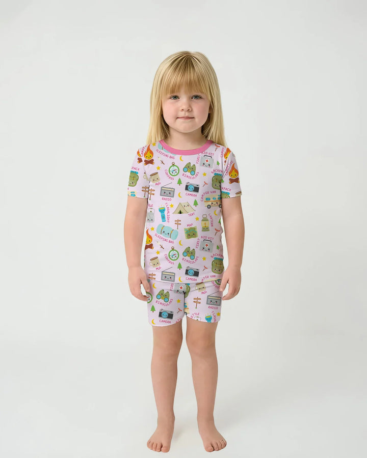 Template Zweiteiliges Pyjama-Set mit kurzen Ärmeln und Shorts