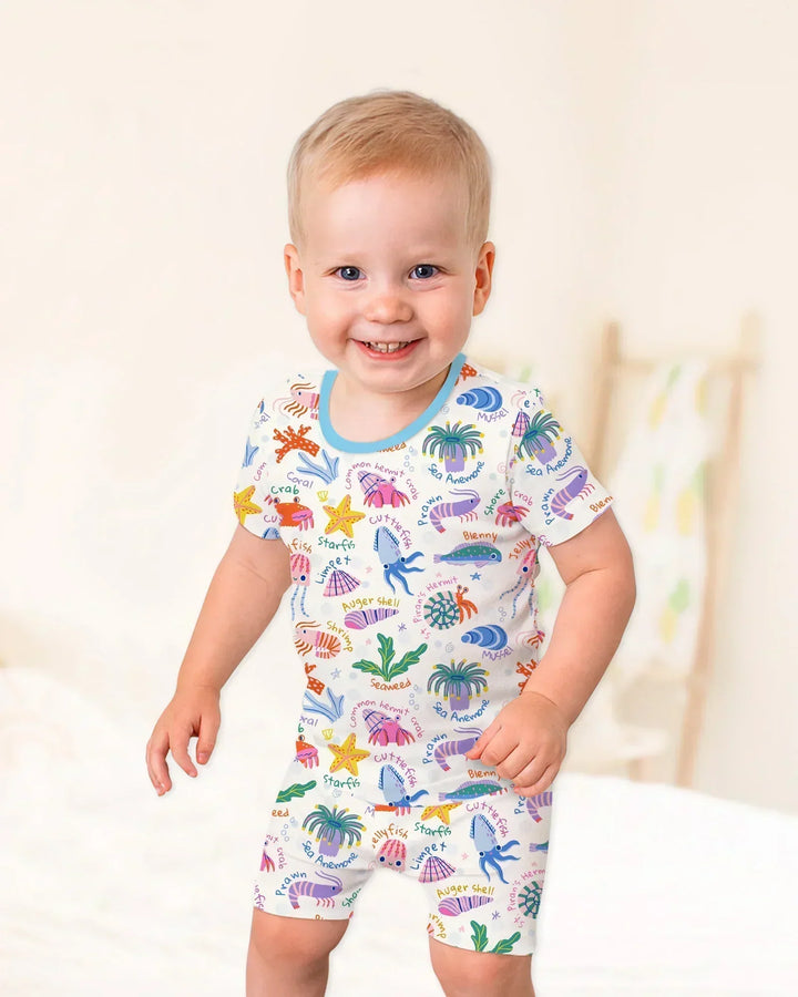 Template Zweiteiliges Pyjama-Set mit kurzen Ärmeln und Shorts