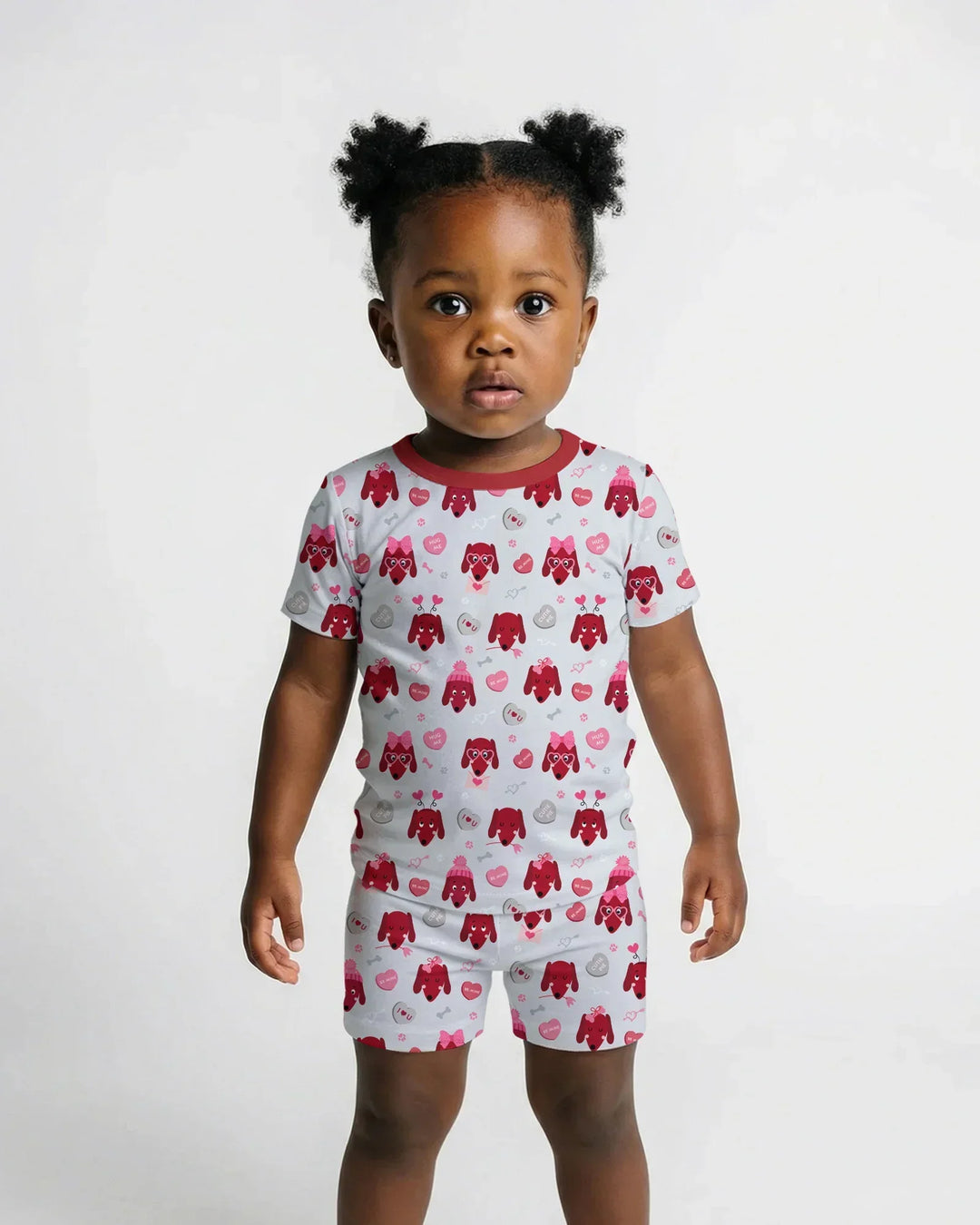Template Zweiteiliges Pyjama-Set mit kurzen Ärmeln und Shorts