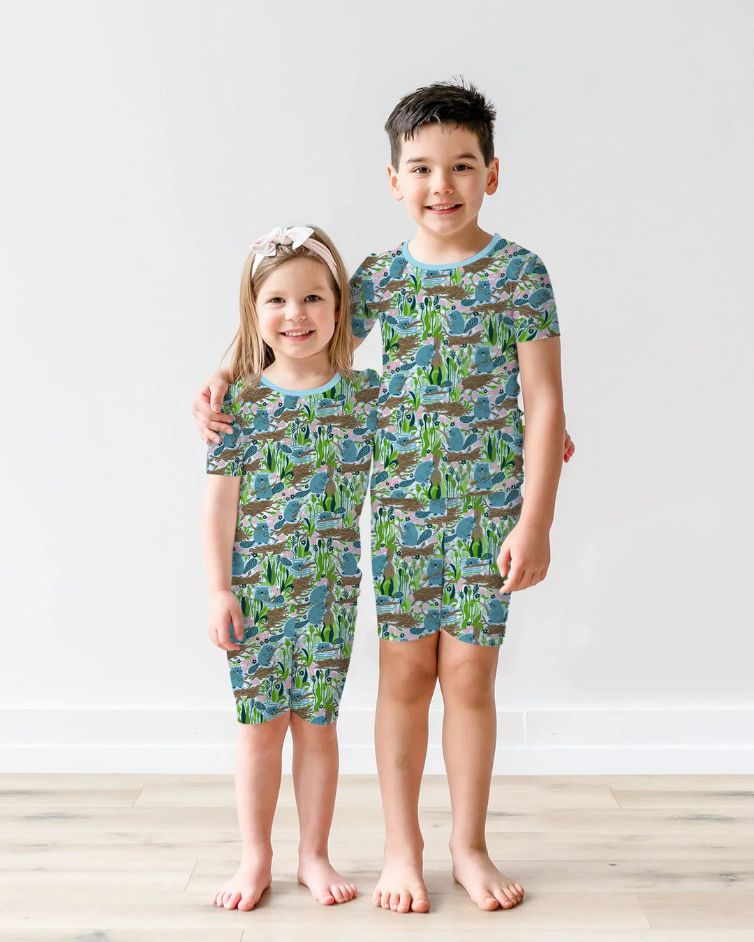 Template Zweiteiliges Pyjama-Set mit kurzen Ärmeln und Shorts