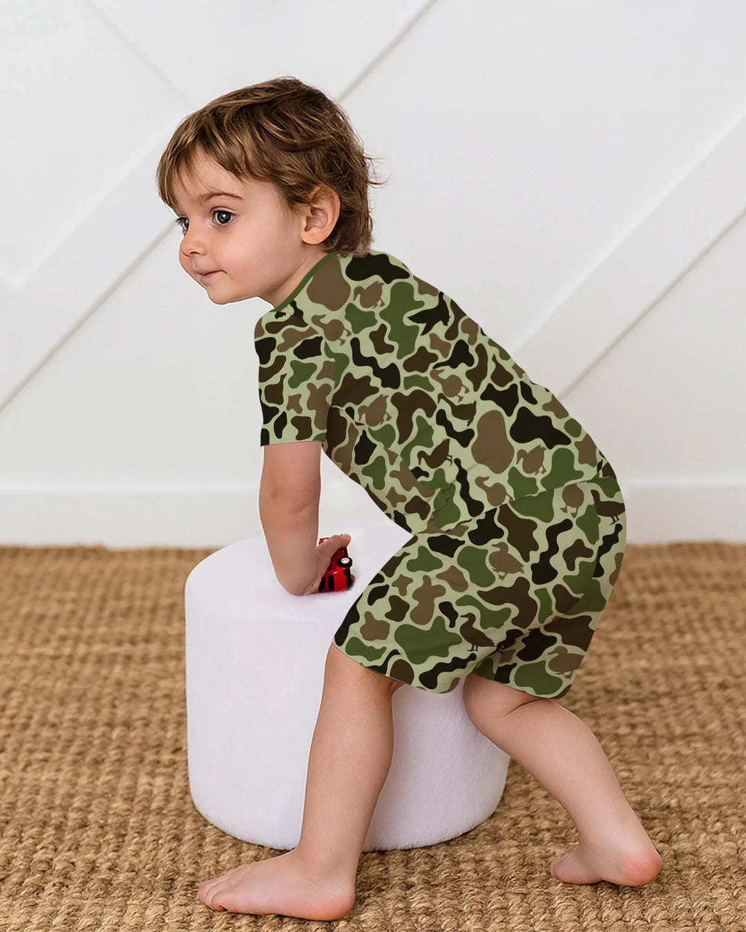 Template Zweiteiliges Pyjama-Set mit kurzen Ärmeln und Shorts