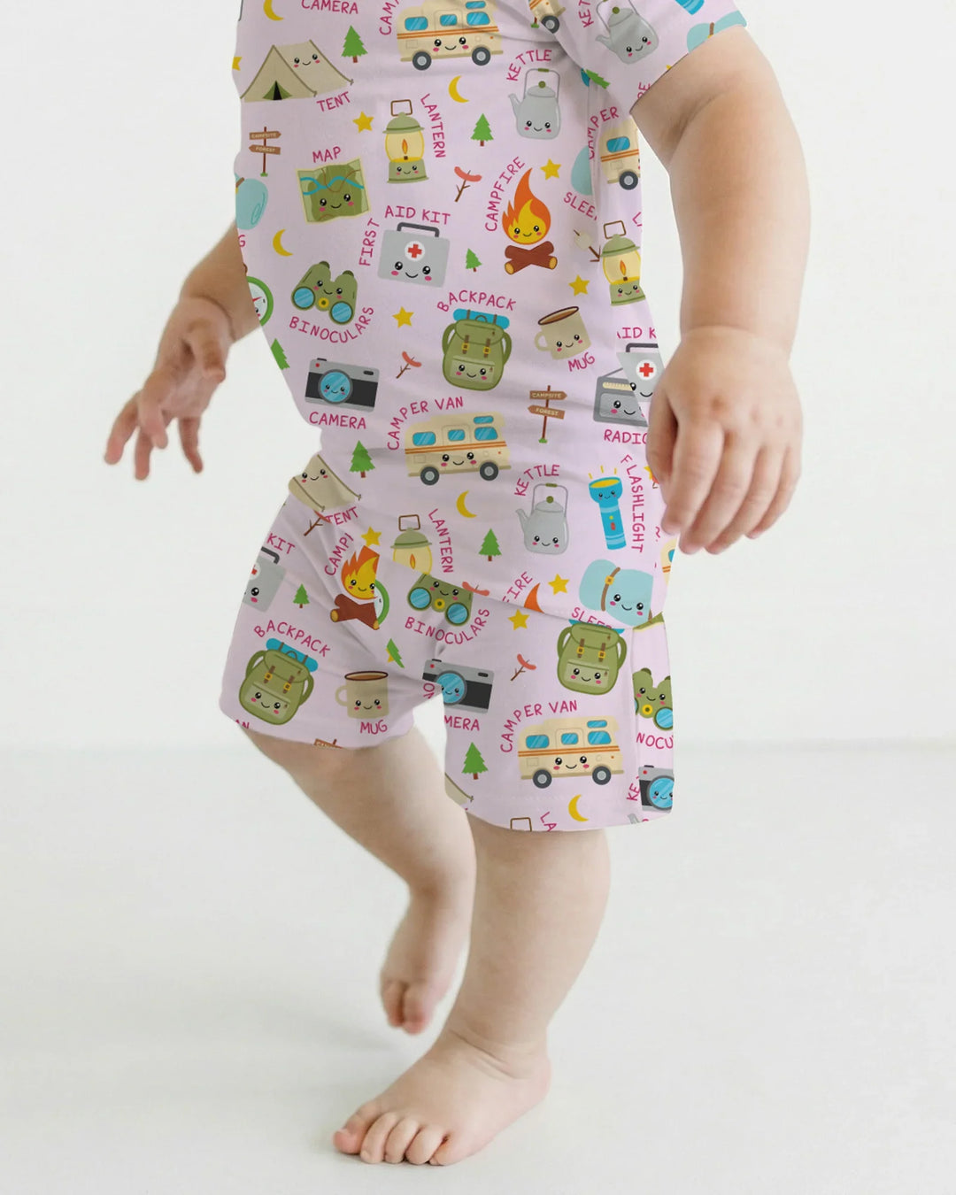 Template Zweiteiliges Pyjama-Set mit kurzen Ärmeln und Shorts