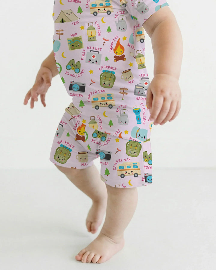 Template Zweiteiliges Pyjama-Set mit kurzen Ärmeln und Shorts