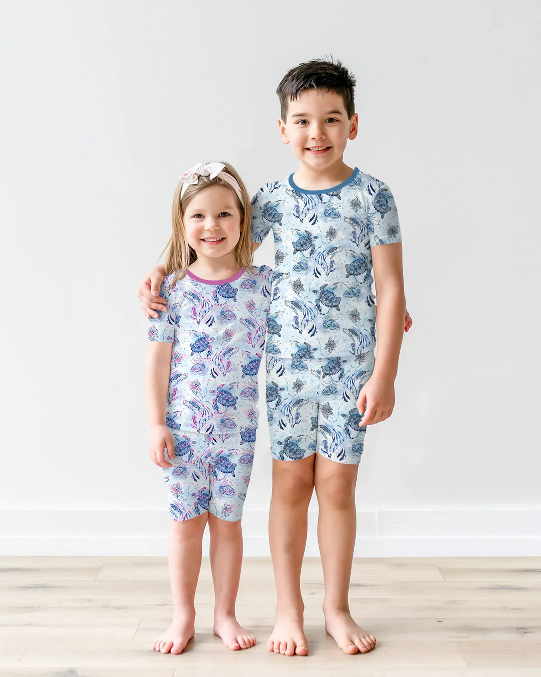 Zweiteiliges Pyjama-Set mit kurzen Ärmeln und Shorts im Sommer-Design