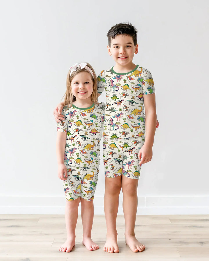 Template Zweiteiliges Pyjama-Set mit kurzen Ärmeln und Shorts