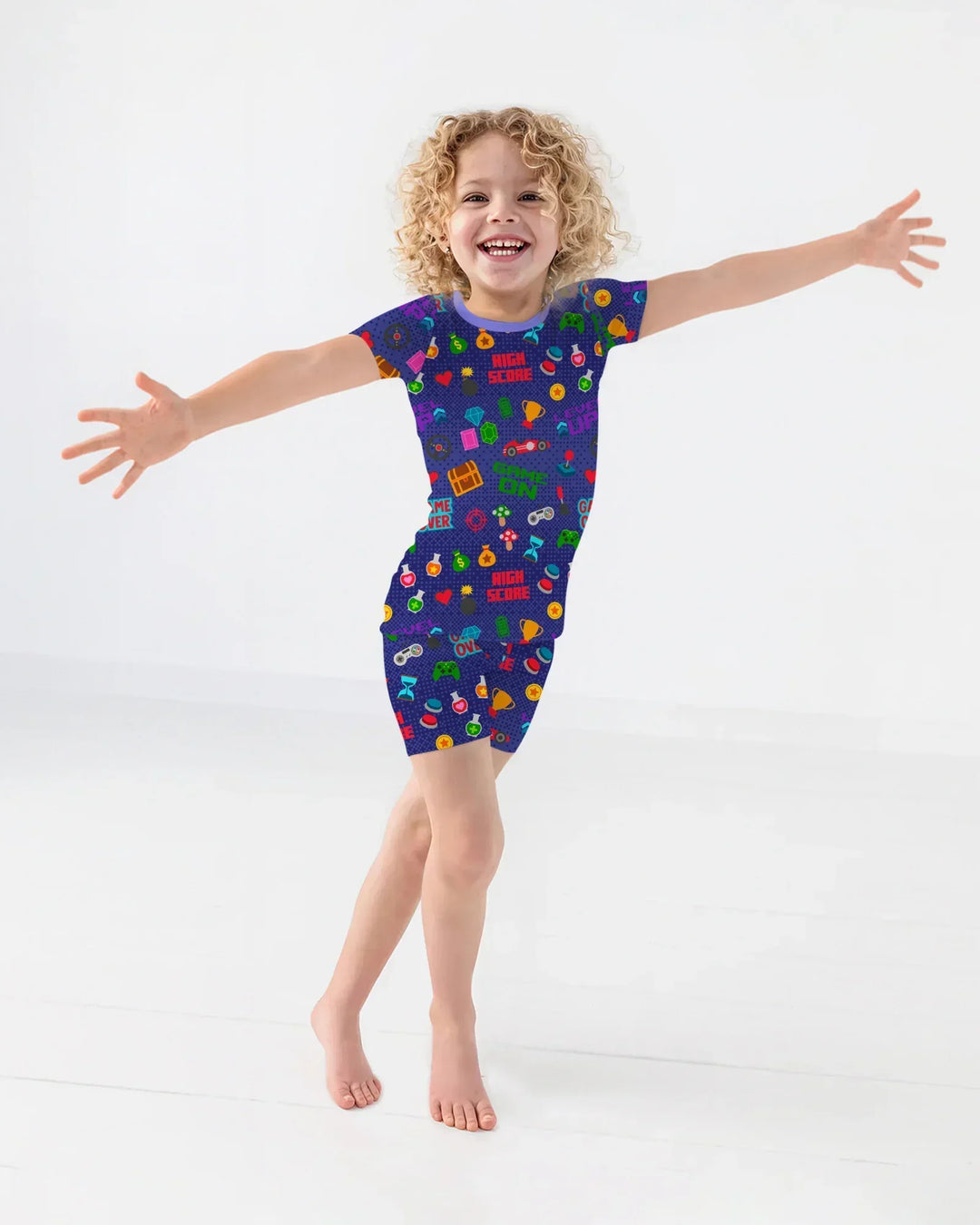Template Zweiteiliges Pyjama-Set mit kurzen Ärmeln und Shorts