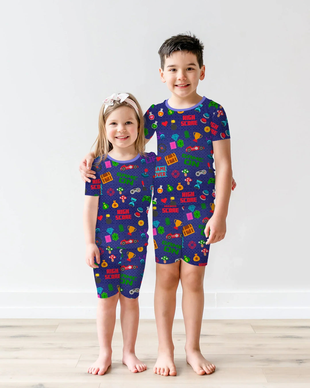 Template Zweiteiliges Pyjama-Set mit kurzen Ärmeln und Shorts