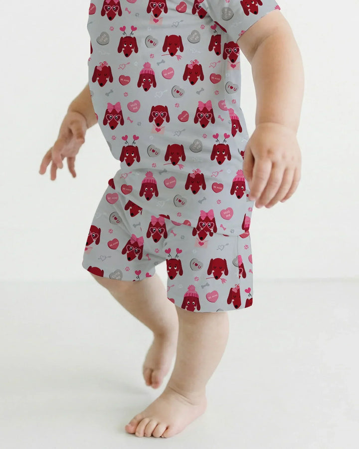 Template Zweiteiliges Pyjama-Set mit kurzen Ärmeln und Shorts