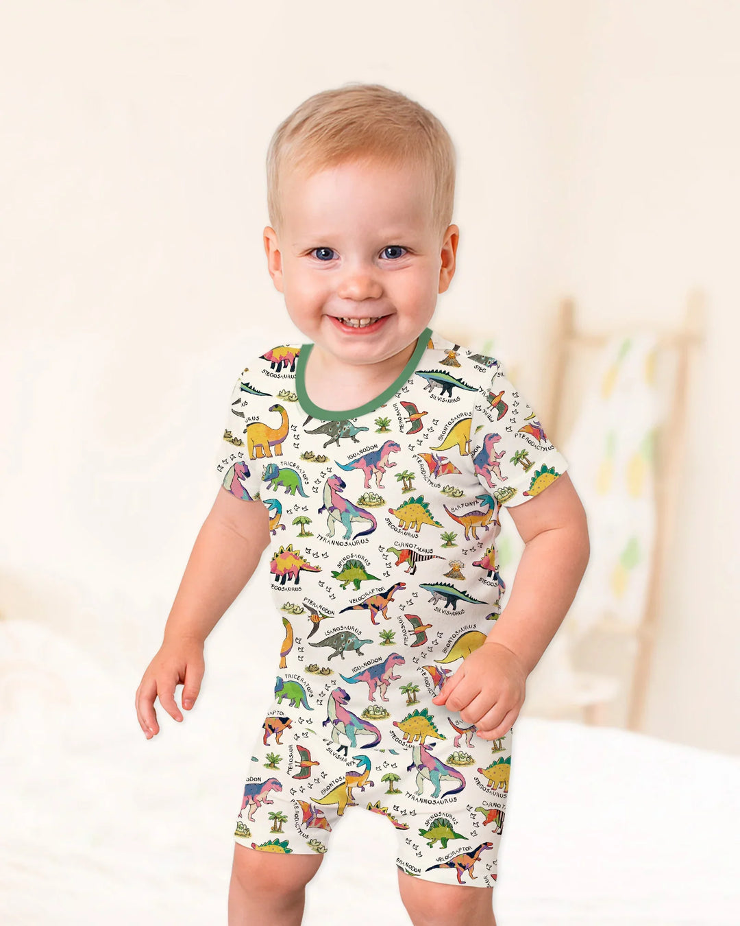 Template Zweiteiliges Pyjama-Set mit kurzen Ärmeln und Shorts