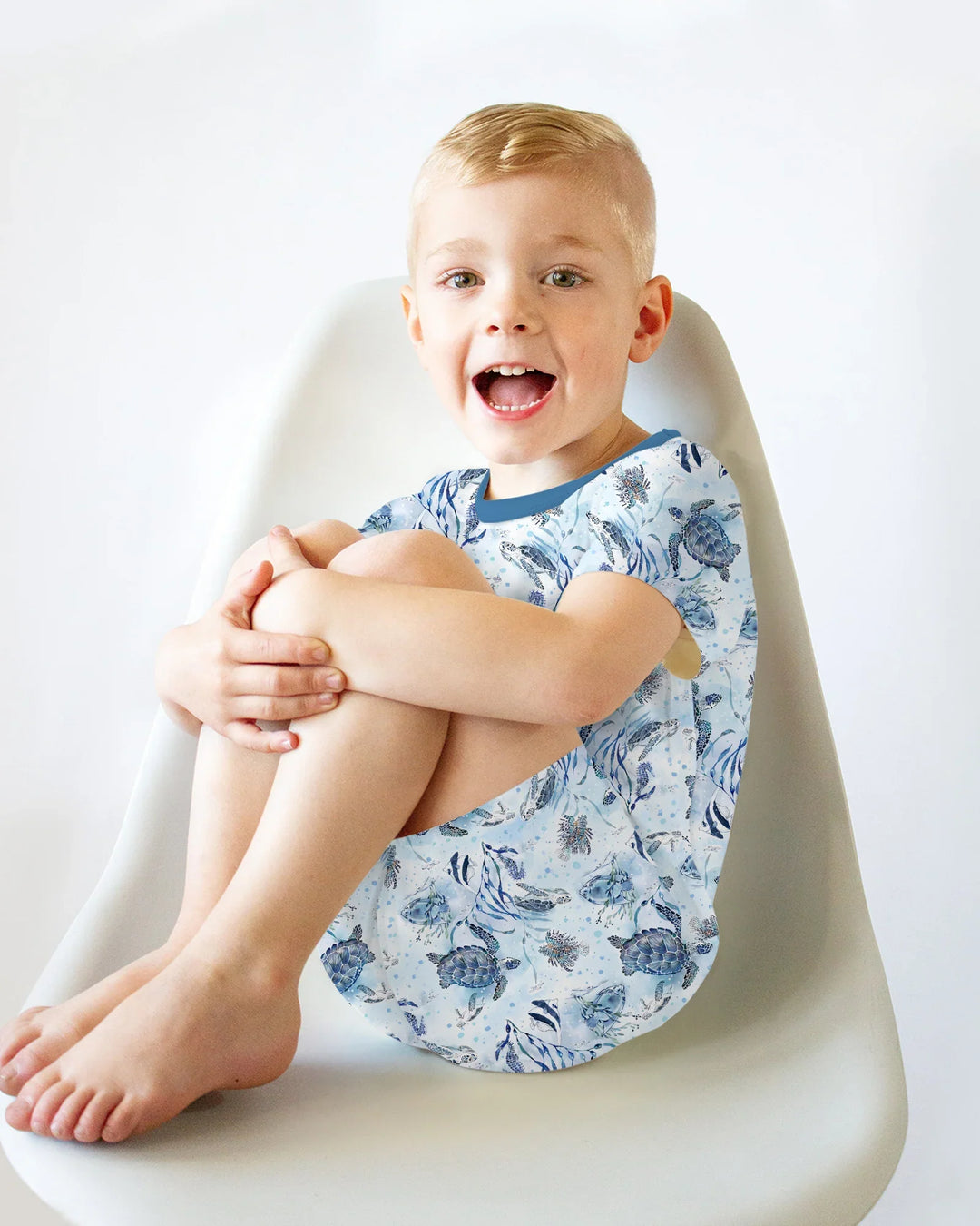 Zweiteiliges Pyjama-Set mit kurzen Ärmeln und Shorts im Sommer-Design