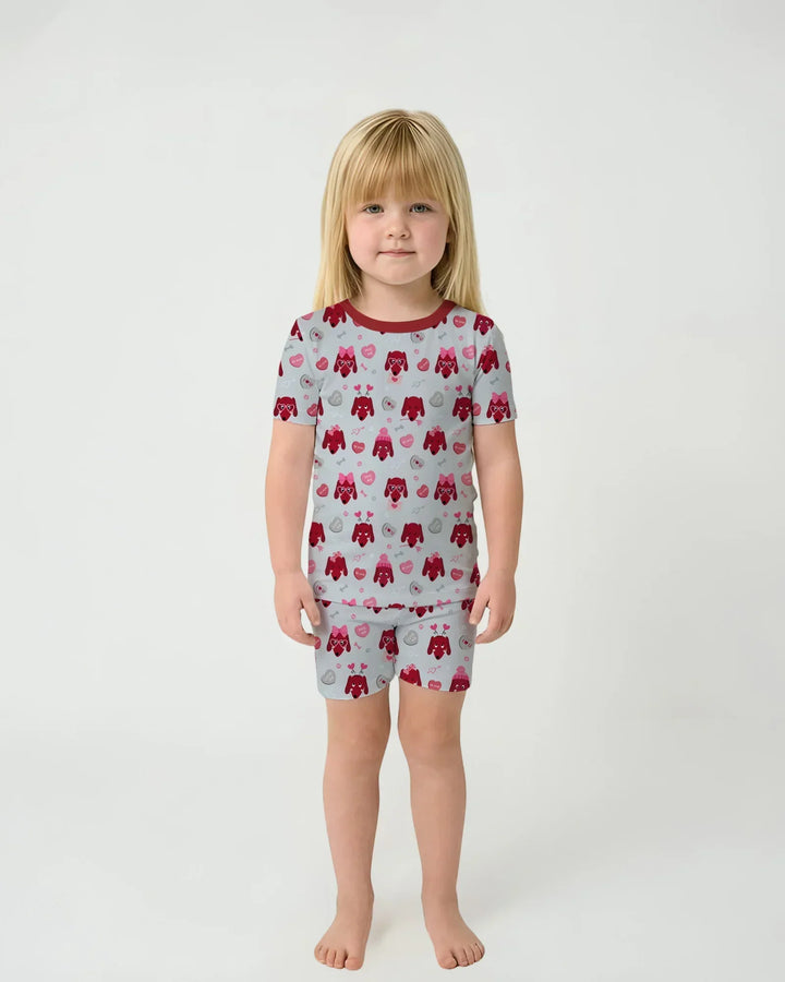 Template Zweiteiliges Pyjama-Set mit kurzen Ärmeln und Shorts