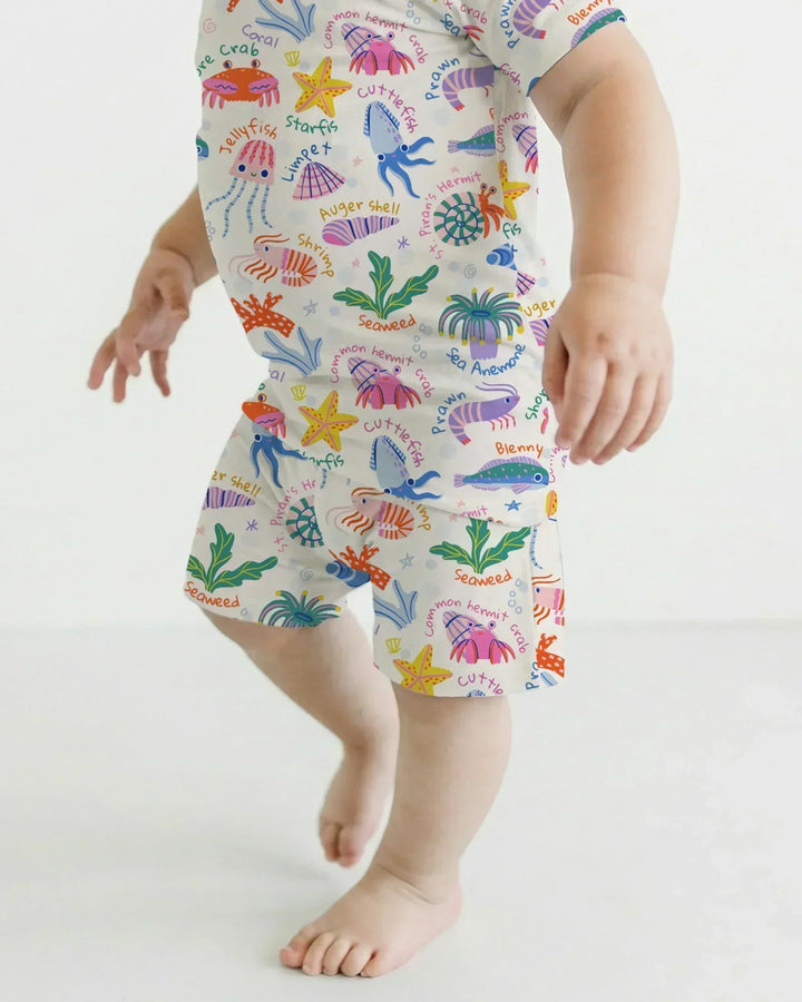Template Zweiteiliges Pyjama-Set mit kurzen Ärmeln und Shorts