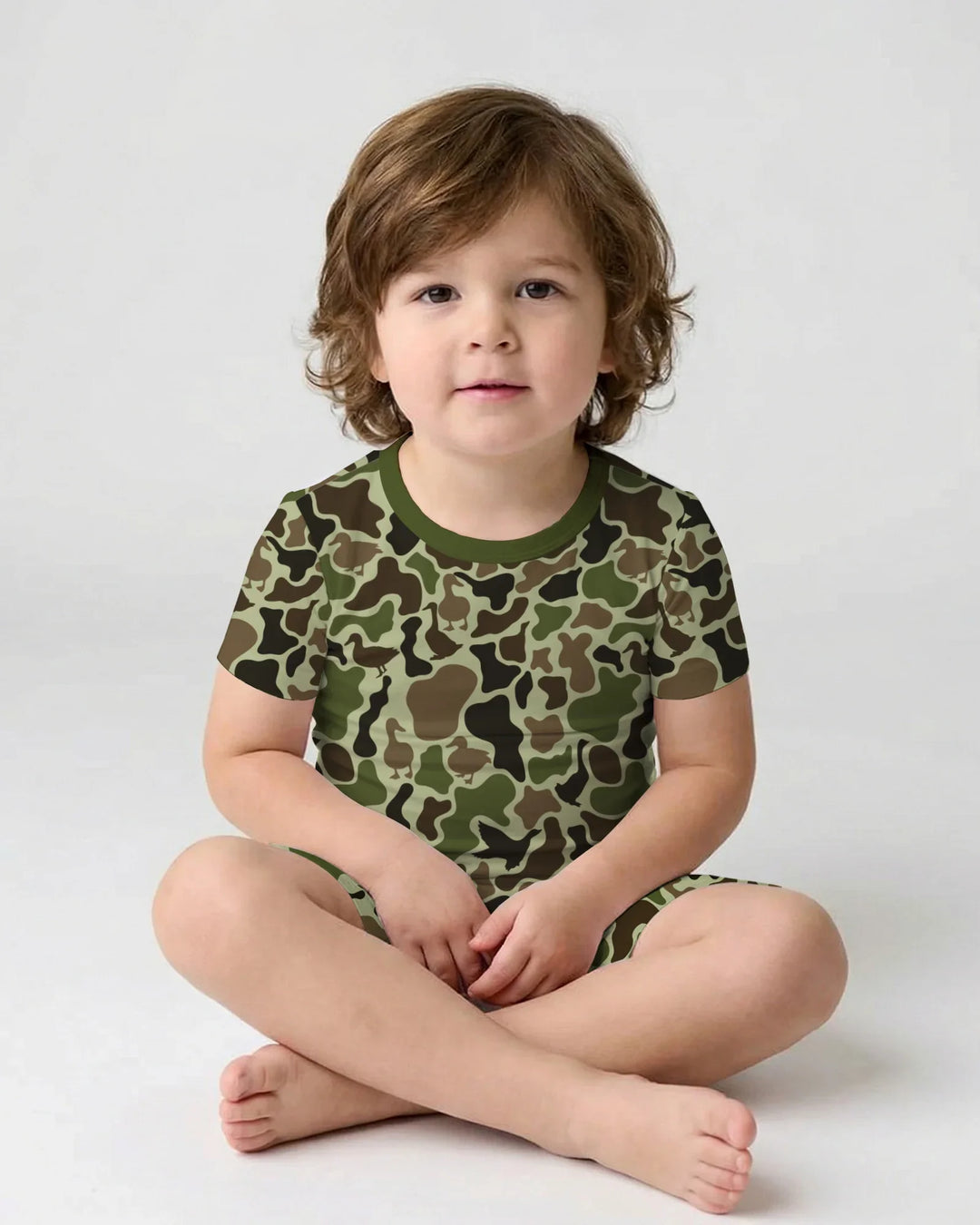 Template Zweiteiliges Pyjama-Set mit kurzen Ärmeln und Shorts