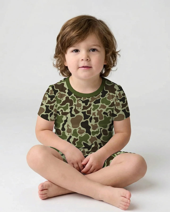 Template Zweiteiliges Pyjama-Set mit kurzen Ärmeln und Shorts