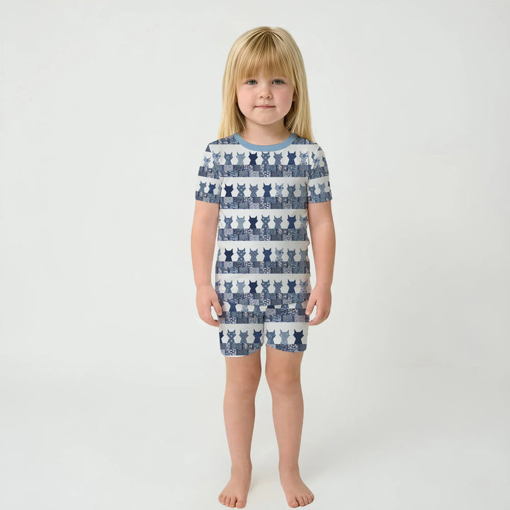 Template Zweiteiliges Pyjama-Set mit kurzen Ärmeln und Shorts