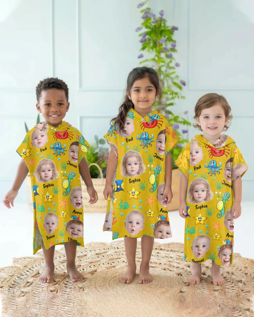 Individuelles Foto Süßes Kindergesicht Aquarell Meerestiere Sommerlicher Bambus-Badeponcho