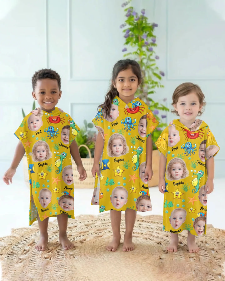 Individuelles Foto Süßes Kindergesicht Aquarell Meerestiere Sommerlicher Bambus-Badeponcho
