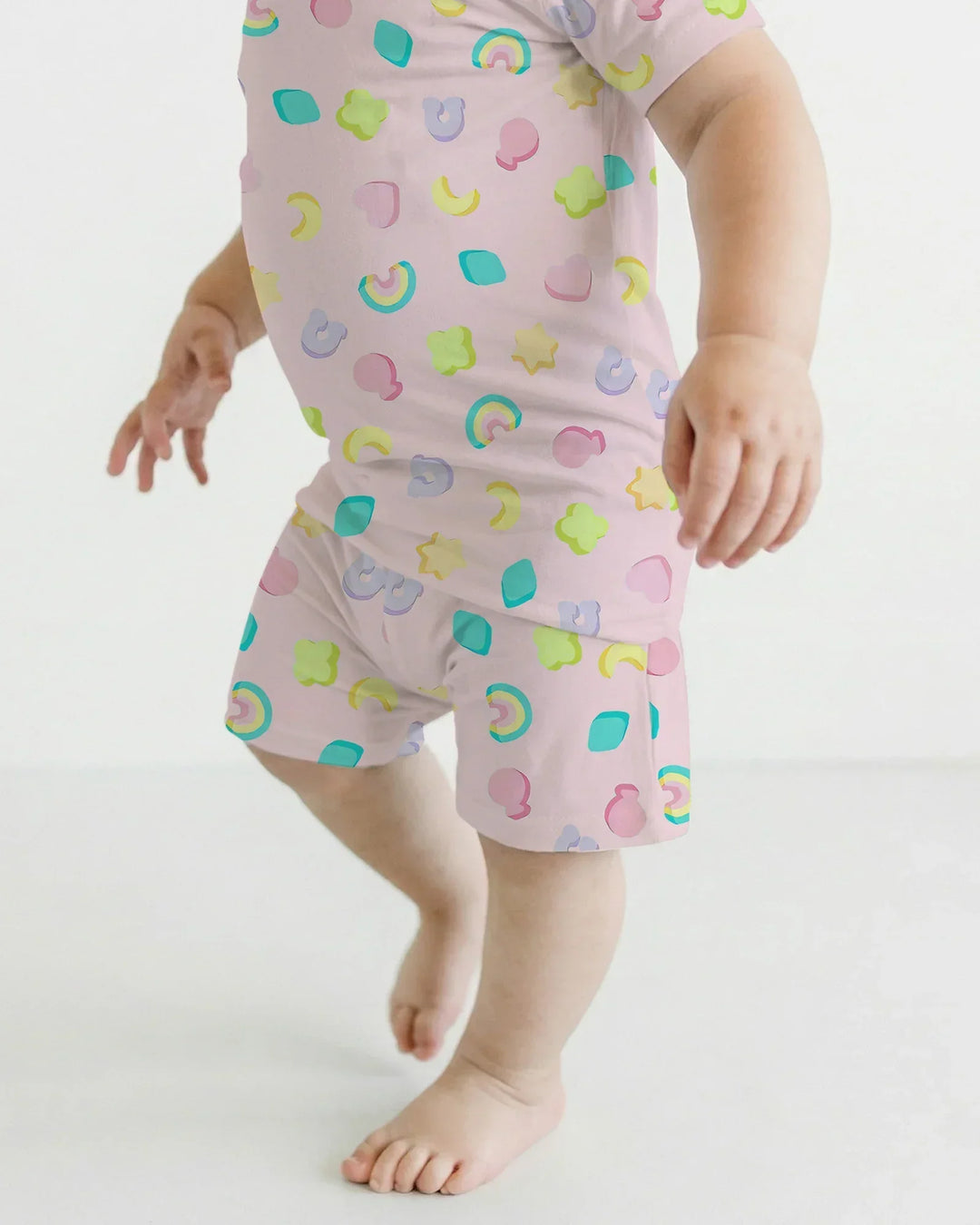 Template Zweiteiliges Pyjama-Set mit kurzen Ärmeln und Shorts