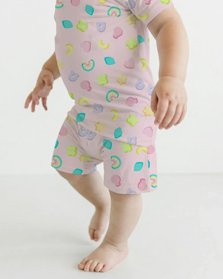 Template Zweiteiliges Pyjama-Set mit kurzen Ärmeln und Shorts