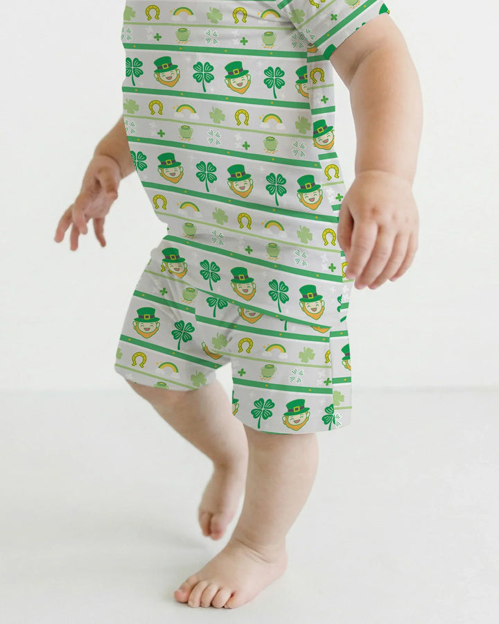 Template Zweiteiliges Pyjama-Set mit kurzen Ärmeln und Shorts
