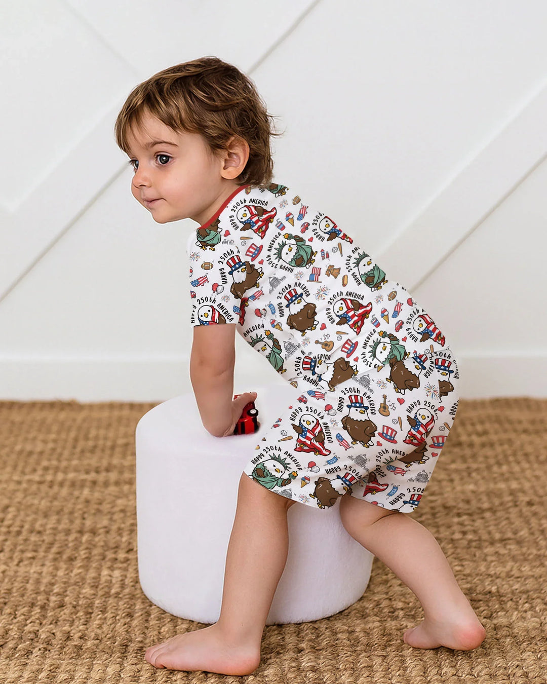 Template Zweiteiliges Pyjama-Set mit kurzen Ärmeln und Shorts
