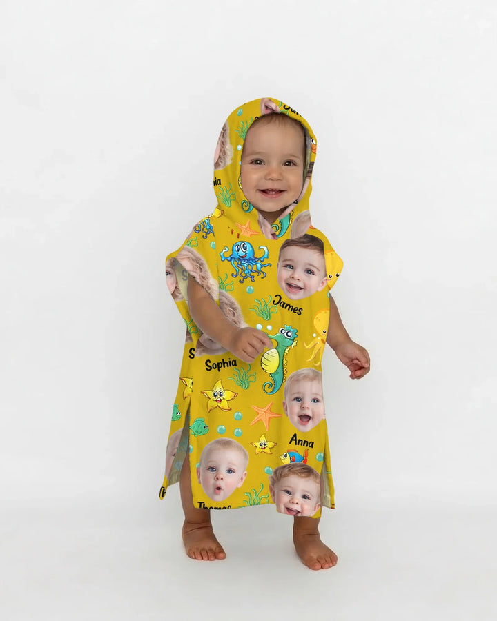 Individuelles Foto Süßes Kindergesicht Aquarell Meerestiere Sommerlicher Bambus-Badeponcho