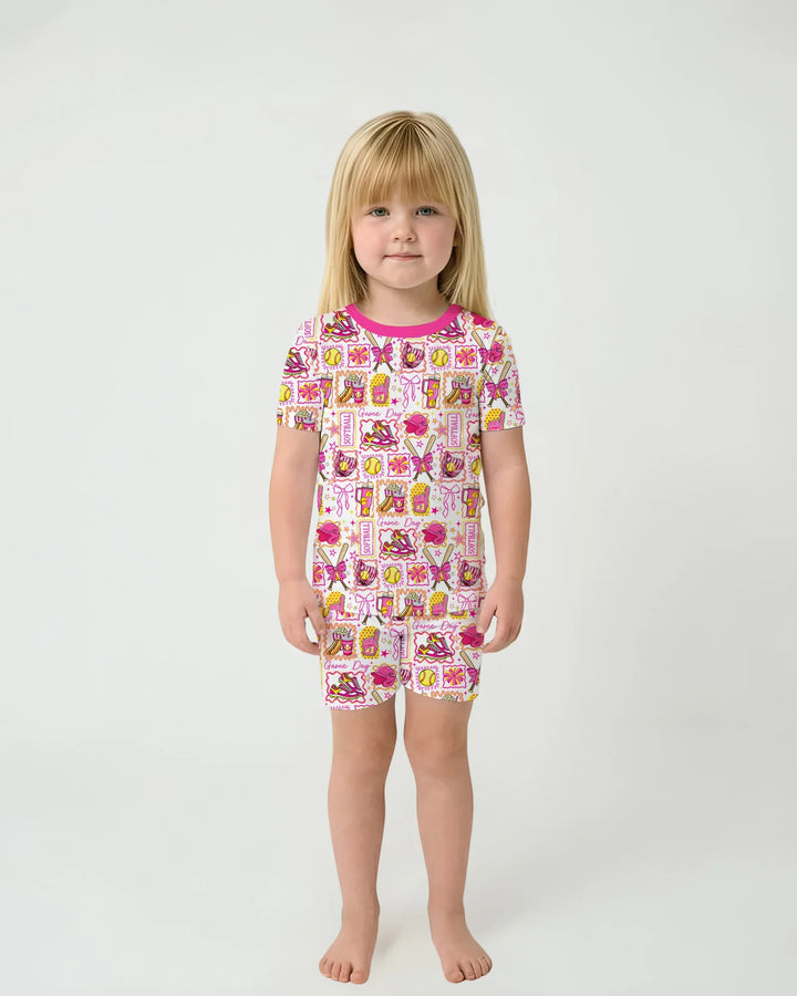 Template Zweiteiliges Pyjama-Set mit kurzen Ärmeln und Shorts