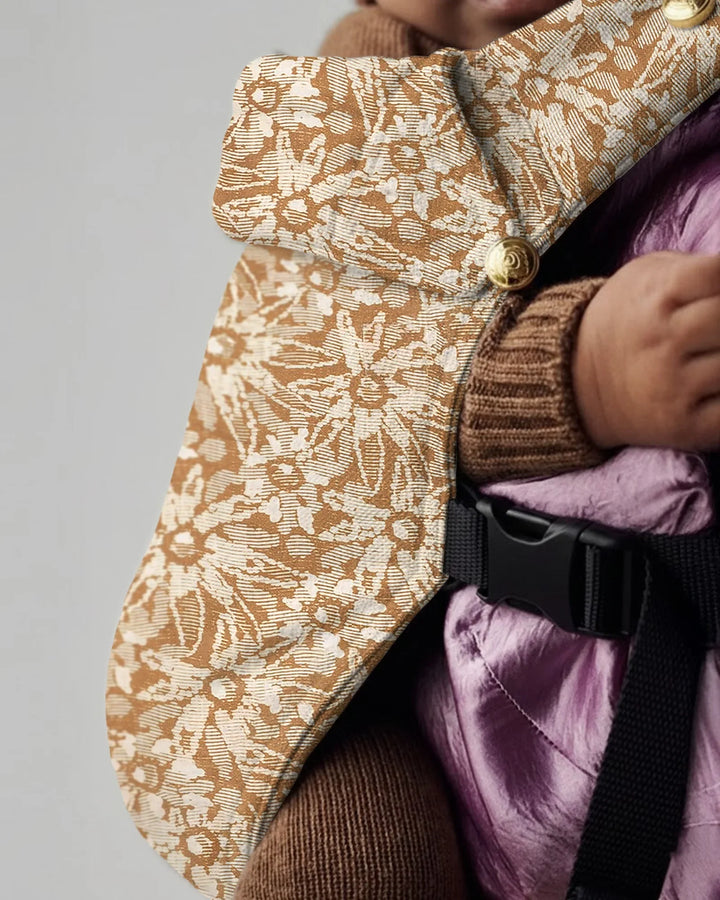 Babytrage „Warmer Sand“ mit Blumenmuster